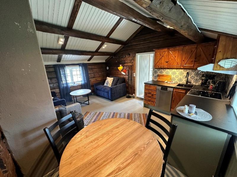 One-Bedroom Cabin image 4