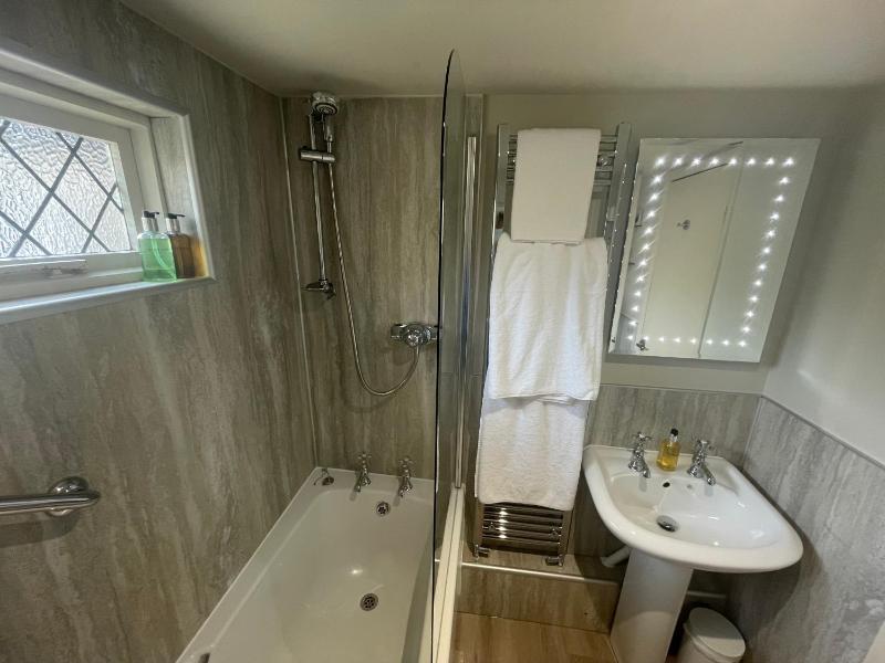 Standard Double Room image 4