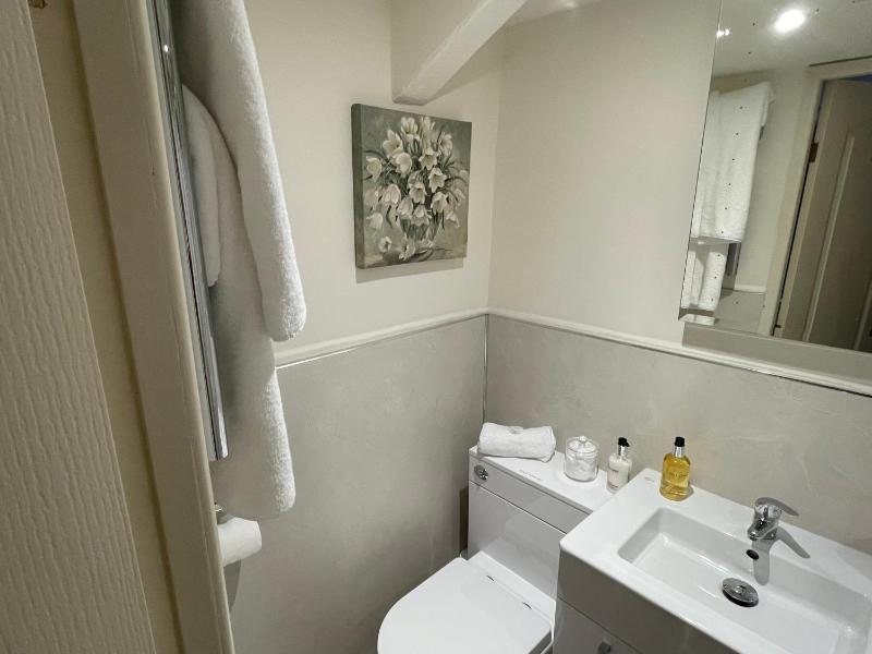 Standard Double Room image 2