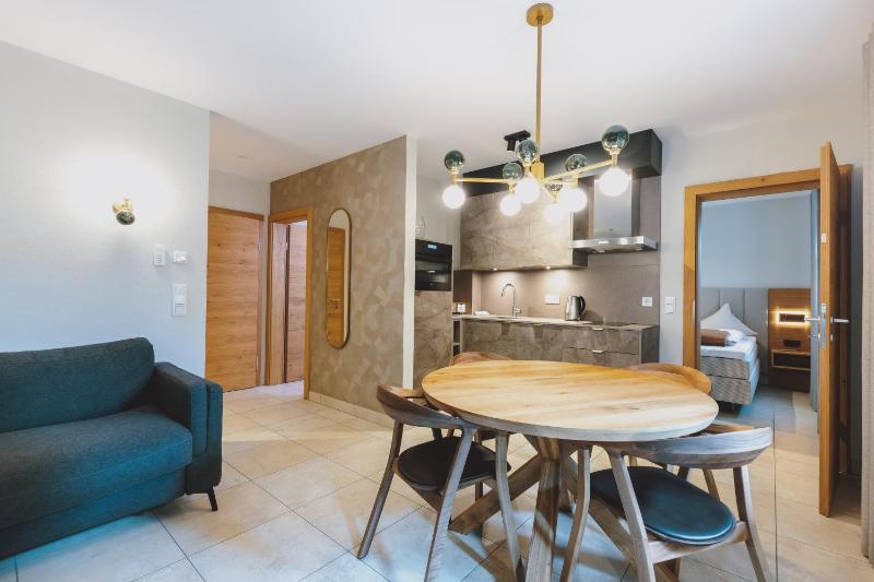 Suite with Balcony and with Free Tauern Spa Entry image 3