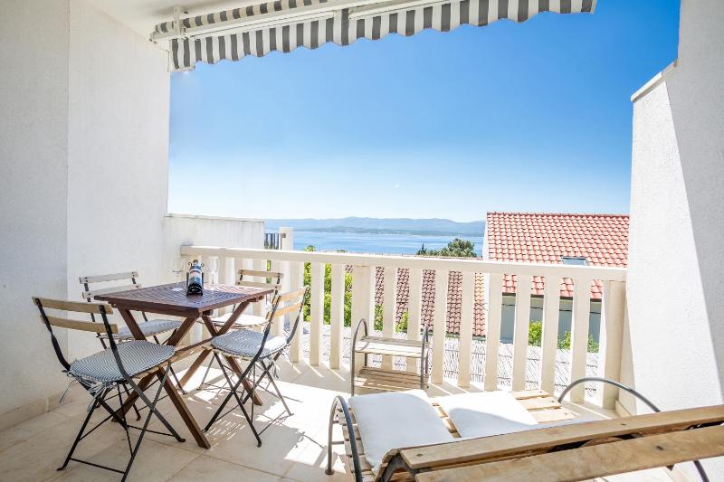 Zlatni Bol Apartments - image 17