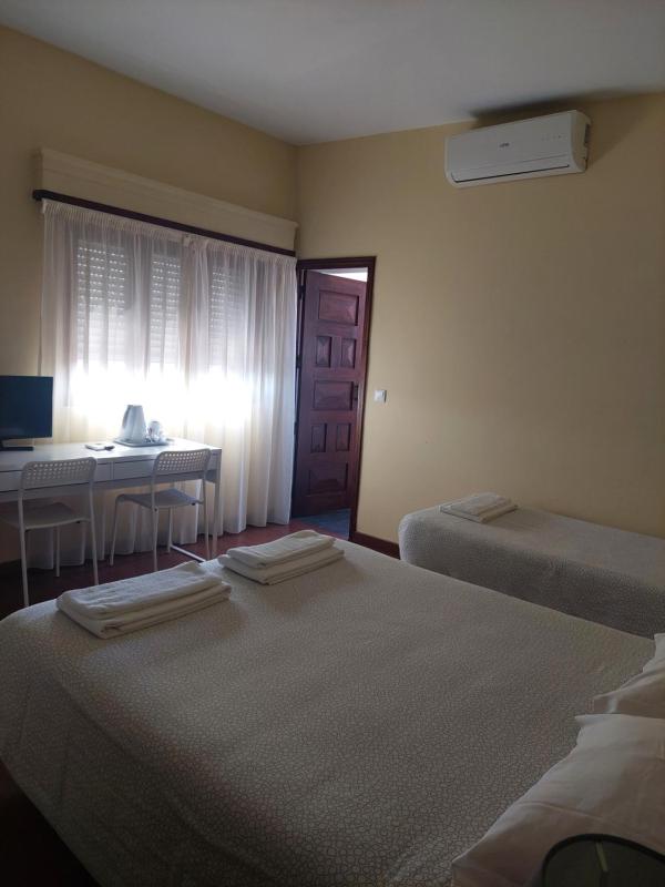 Triple Room with Bathroom image 1