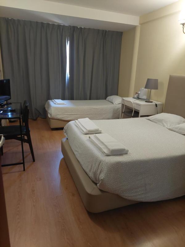 Triple Room with Bathroom image 3