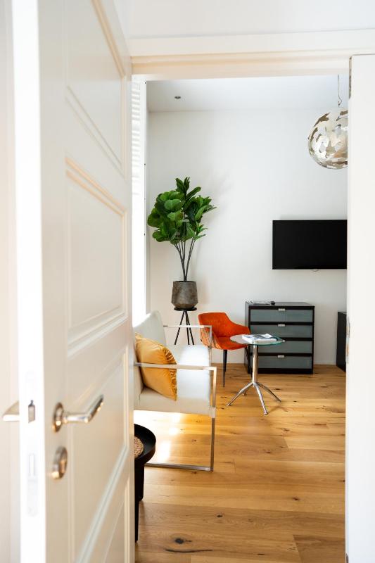 Family Room image 4