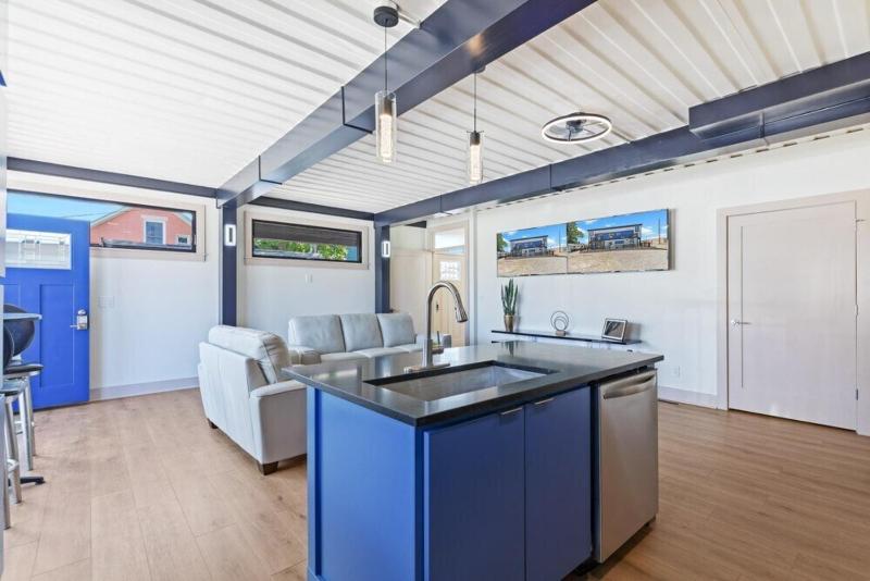 Stadium Container Club House - image 35