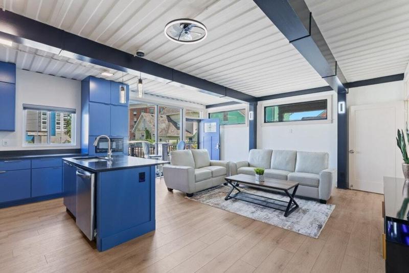 Stadium Container Club House - image 17