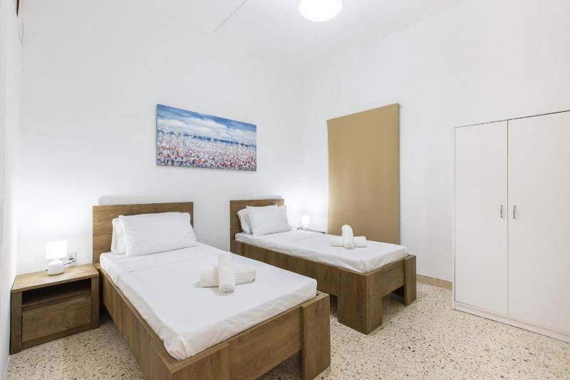 Bright and Cozy Two-Bedroom Apartment Near Sliema Promenade - image 3