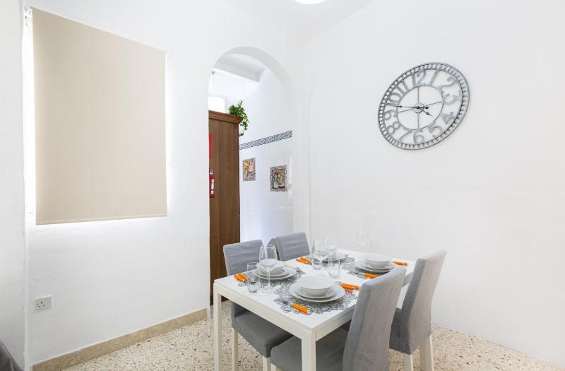 Bright and Cozy Two-Bedroom Apartment Near Sliema Promenade - image 14
