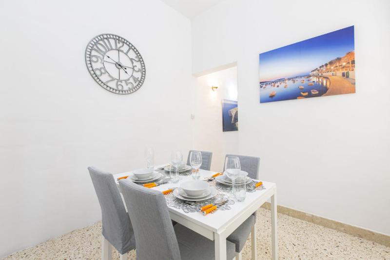 Bright and Cozy Two-Bedroom Apartment Near Sliema Promenade - image 11