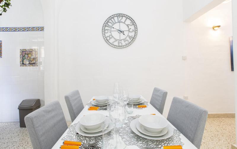 Bright and Cozy Two-Bedroom Apartment Near Sliema Promenade - image 9