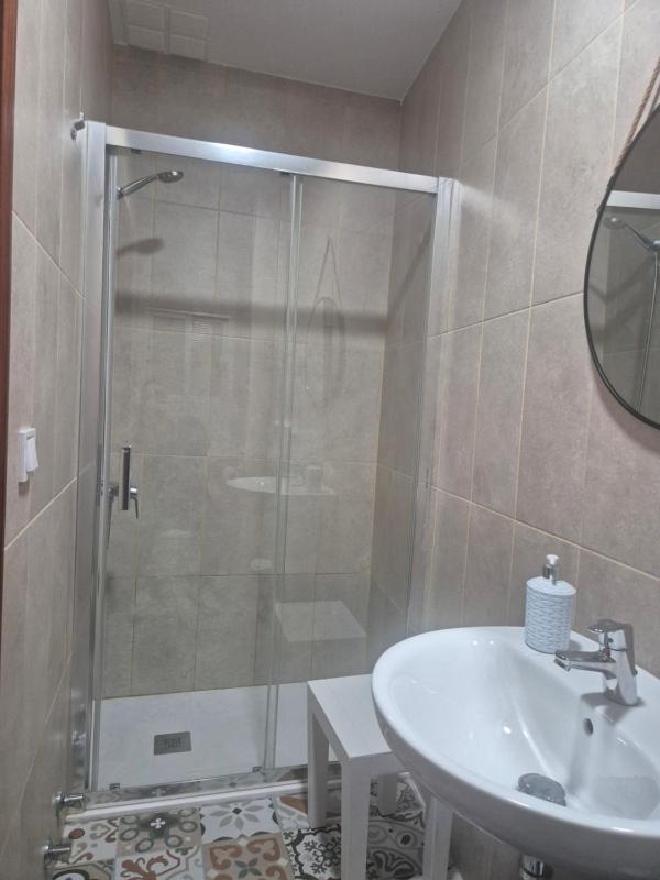 Quadruple Room with Shared Bathroom image 2
