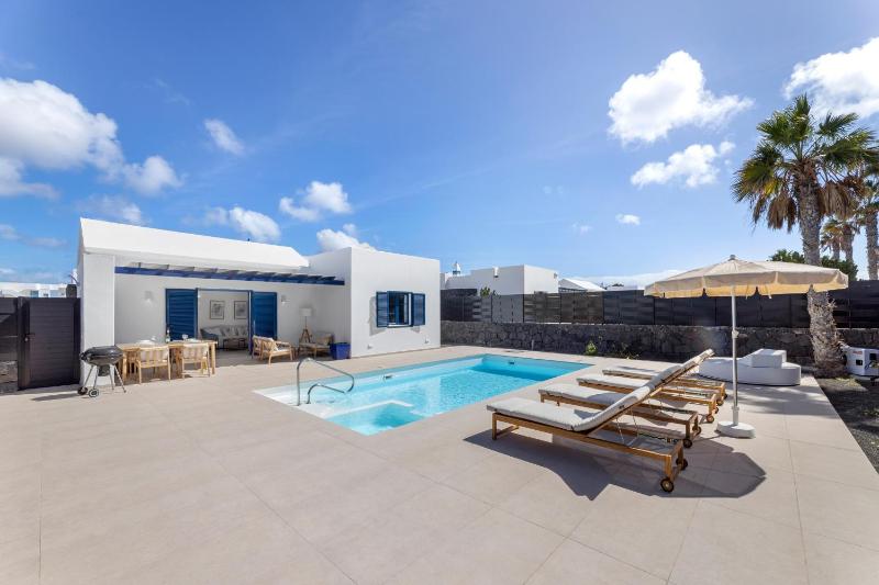 Deluxe Villa image 1