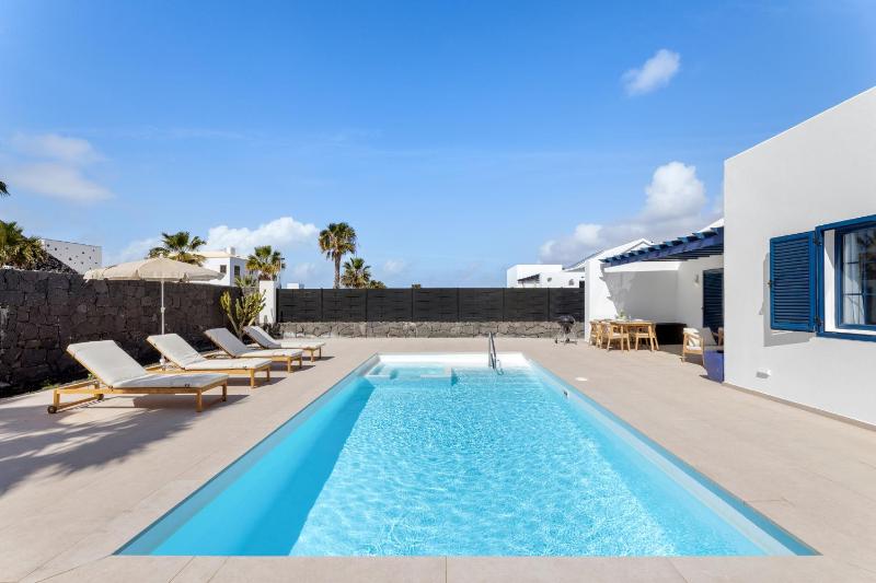 Deluxe Villa image 2