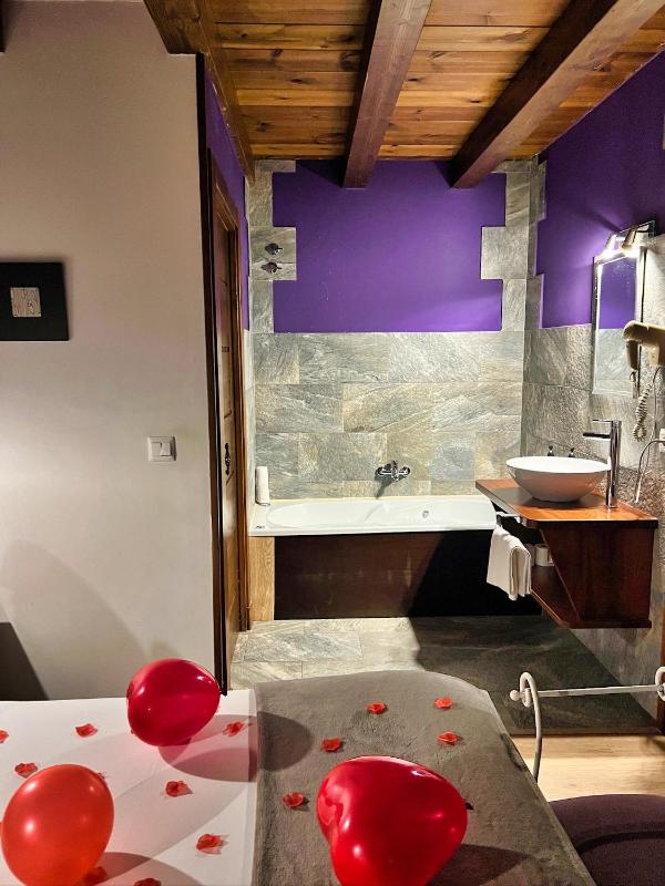 Studio Apartment with Spa Access  image 2