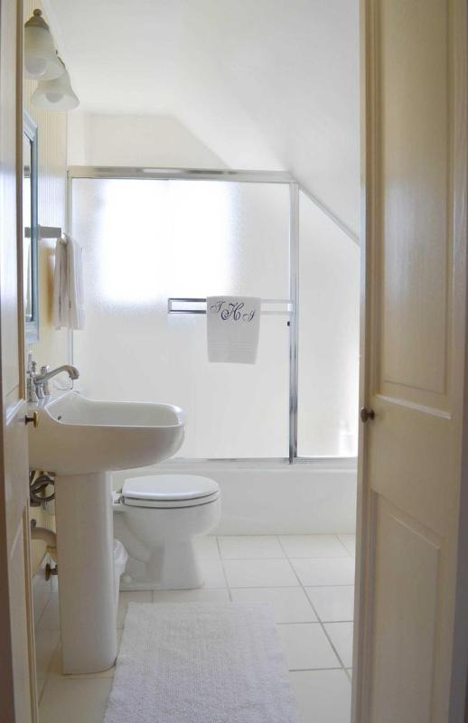George Switzer Room - King Room with Fireplace image 4