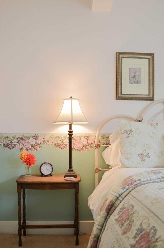 Annie's Room - Standard Queen  image 3