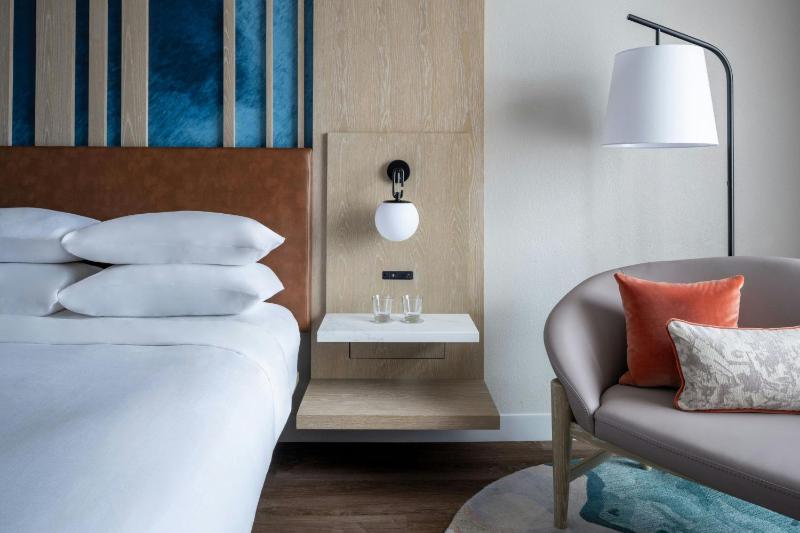 One-Bedroom Suite image 4