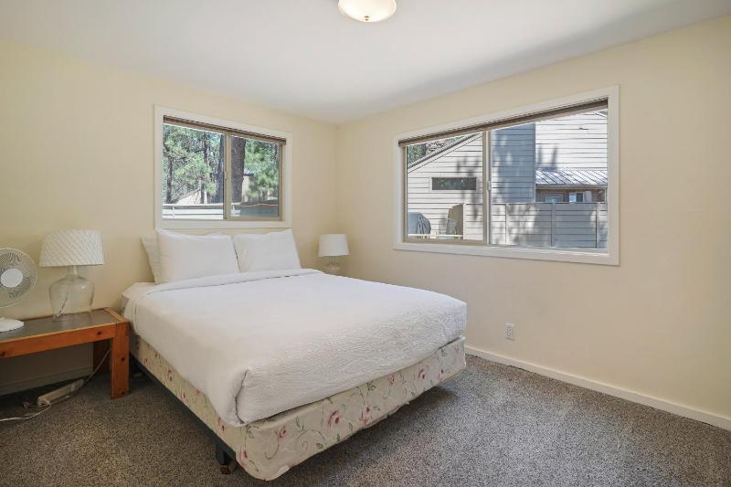 4br 2 Bath home in 2 Landrise - image 20