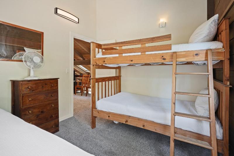 4br 2 Bath home in 2 Landrise - image 9