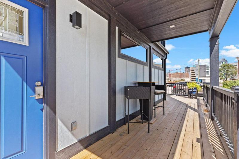 Stadium Container Club House - image 3