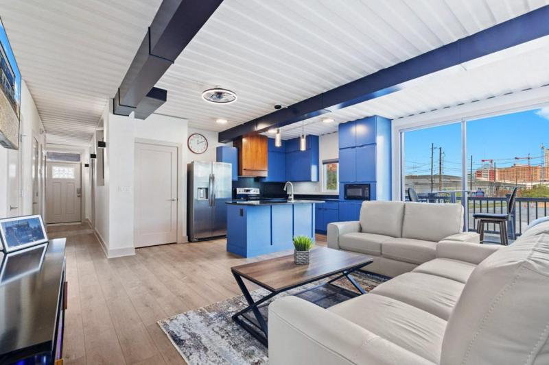 Stadium Container Club House - image 33