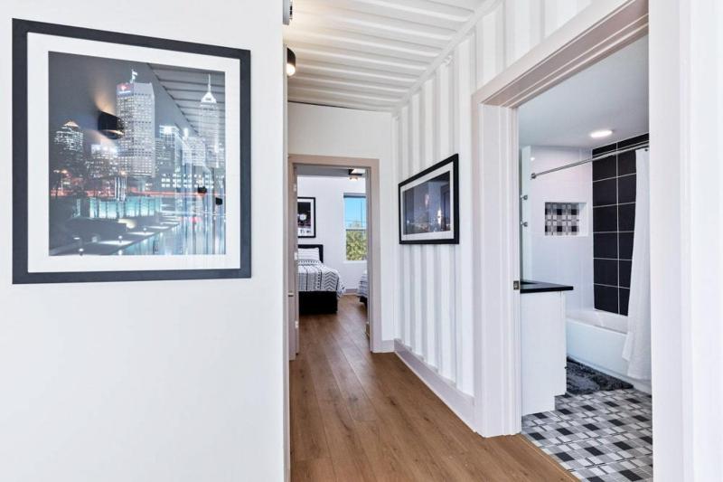 Stadium Container Club House - image 31