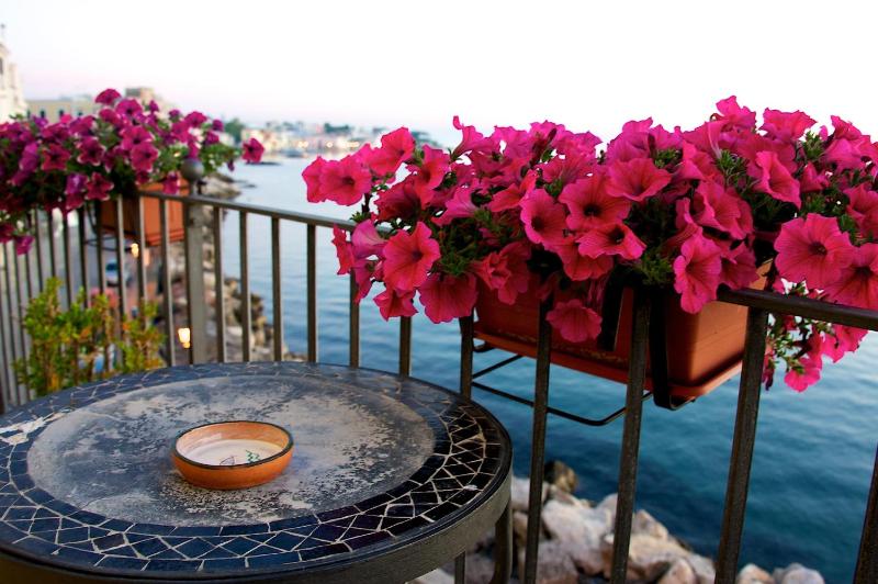 Double Room with Sea View image 1