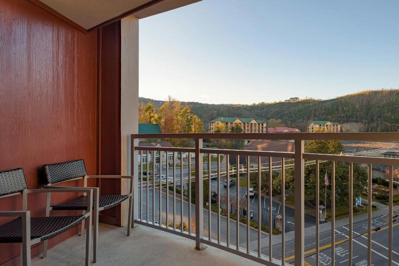 King Room with Mountain View image 4