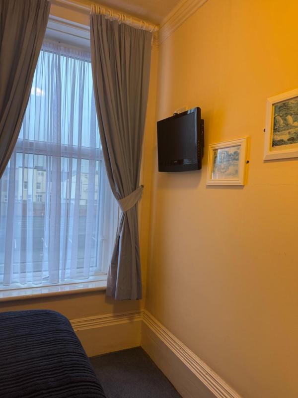 Budget Double Room image 4