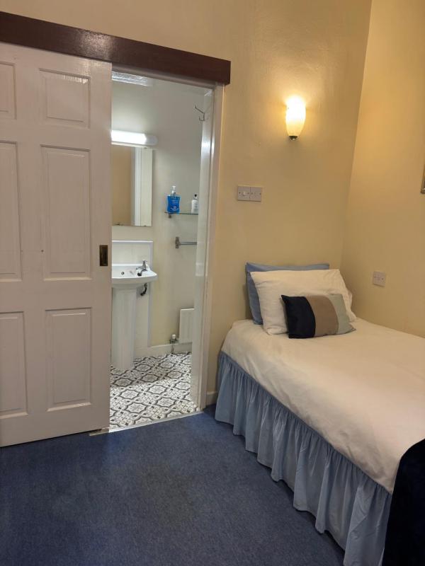 Classic Triple Room image 4