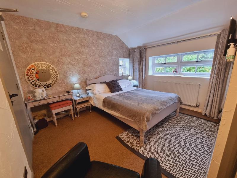 Double Room with Garden View image 2