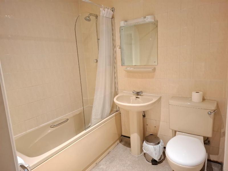 Family Room image 2