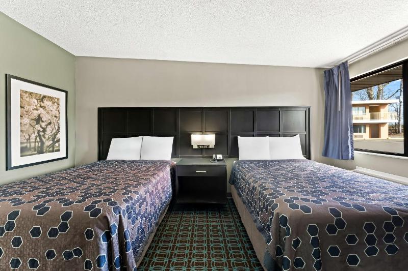 Double Room with Two Double Beds- Smoking  image 2