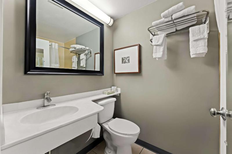 Double Room with Two Double Beds- Smoking  image 4