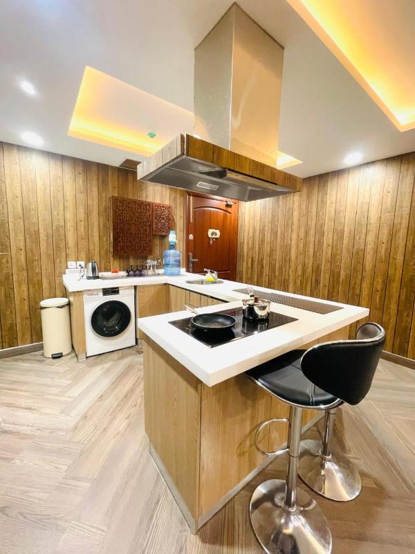 Studio Apartment in Gold Crest Mall - DHA Lahore - image 4