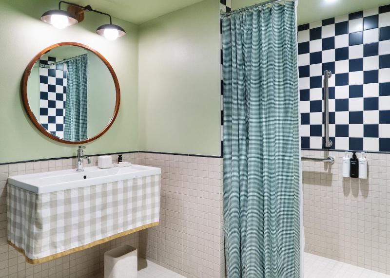 King Room - Disability Access image 1