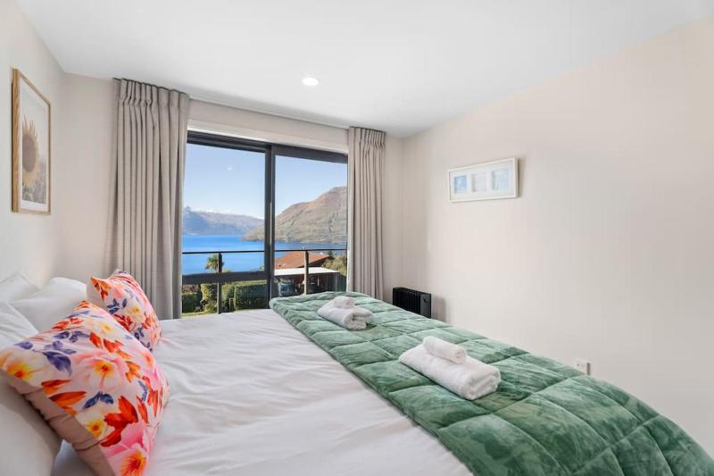 Quiet Home with Stunning Lake & Mountain Views - image 20