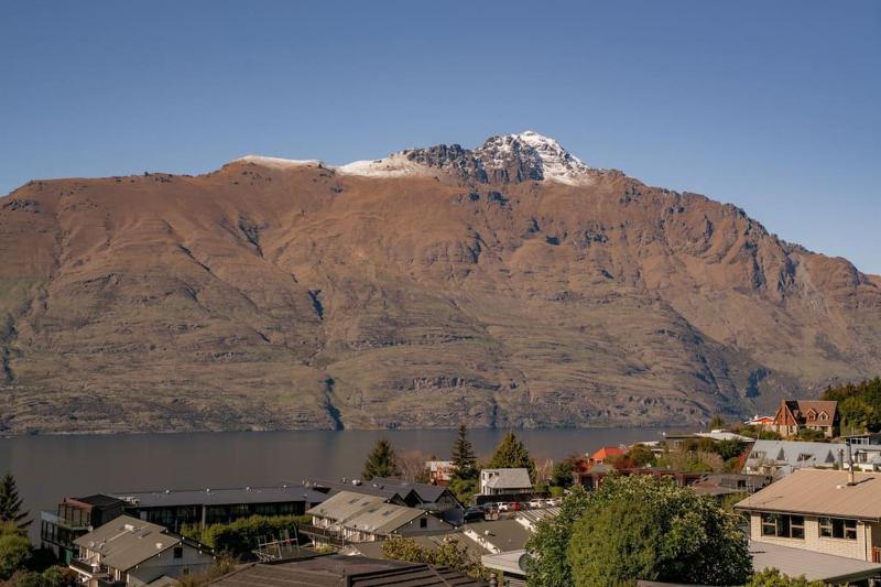 Quiet Home with Stunning Lake & Mountain Views - image 13