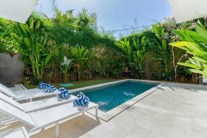 Superb 3 Bed Villa Walk to Beach Fast Wi-Fi - image 14