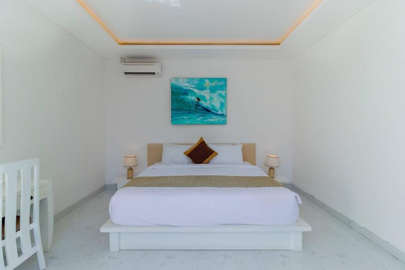 Superb 3 Bed Villa Walk to Beach Fast Wi-Fi - image 5