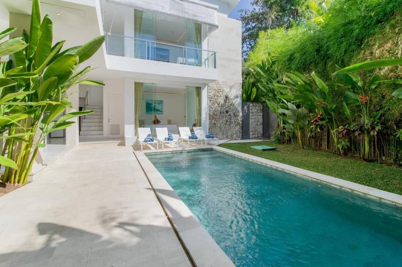 Superb 3 Bed Villa Walk to Beach Fast Wi-Fi - image 7