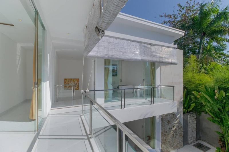 Superb 3 Bed Villa Walk to Beach Fast Wi-Fi - image 6