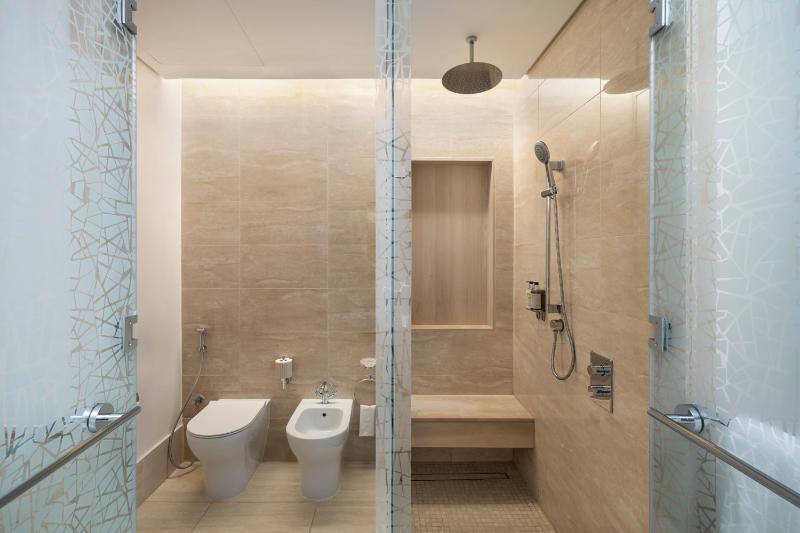 Superior King Room, Sea View image 3
