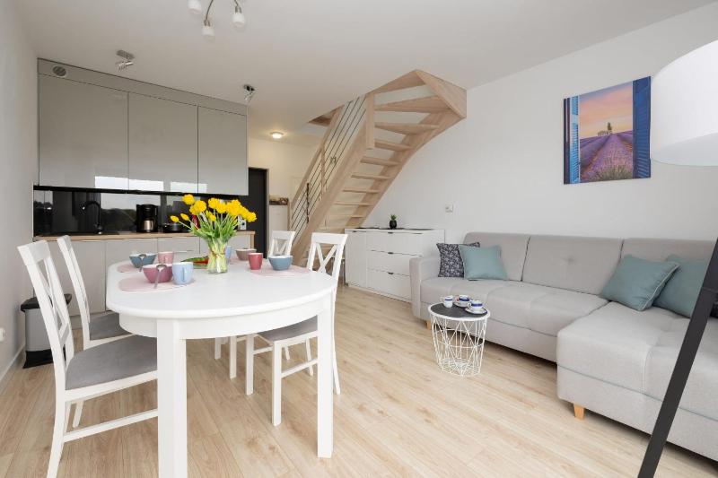 Dwupoziomowy Apartament z Parkingiem - Taras i Balkon - 3 Sypialnie by Noclegi Renters - image 16