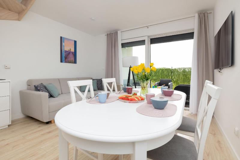 Dwupoziomowy Apartament z Parkingiem - Taras i Balkon - 3 Sypialnie by Noclegi Renters - image 10