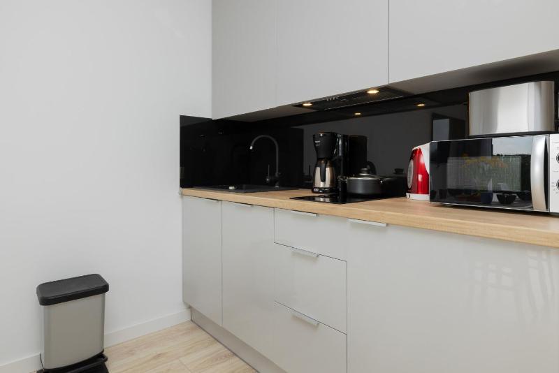 Dwupoziomowy Apartament z Parkingiem - Taras i Balkon - 3 Sypialnie by Noclegi Renters - image 11