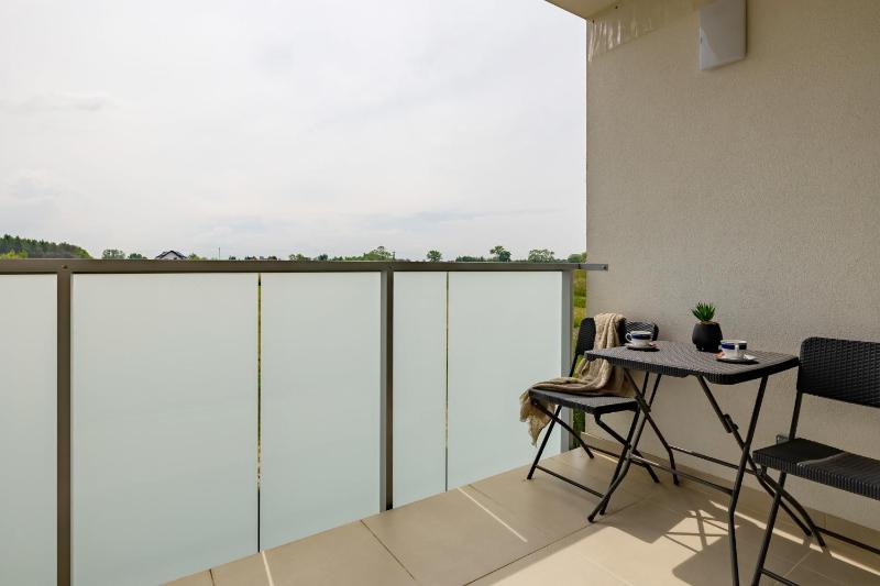 Dwupoziomowy Apartament z Parkingiem - Taras i Balkon - 3 Sypialnie by Noclegi Renters - image 23
