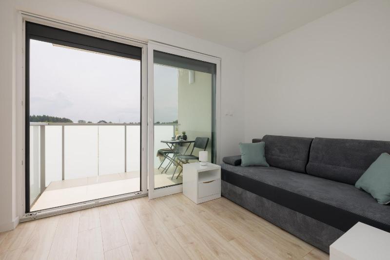 Dwupoziomowy Apartament z Parkingiem - Taras i Balkon - 3 Sypialnie by Noclegi Renters - image 8