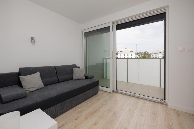 Dwupoziomowy Apartament z Parkingiem - Taras i Balkon - 3 Sypialnie by Noclegi Renters - image 12