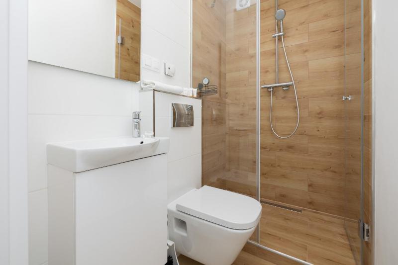 Dwupoziomowy Apartament z Parkingiem - Taras i Balkon - 3 Sypialnie by Noclegi Renters - image 20